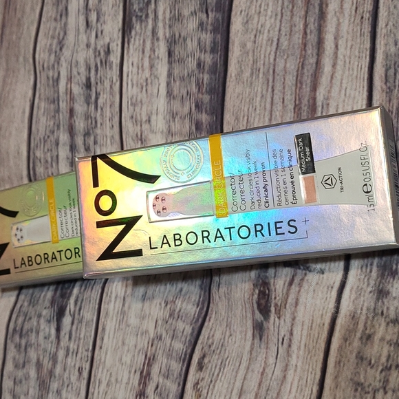 No 7 Dark Circle Corrector, medium/dark - Picture 4 of 4